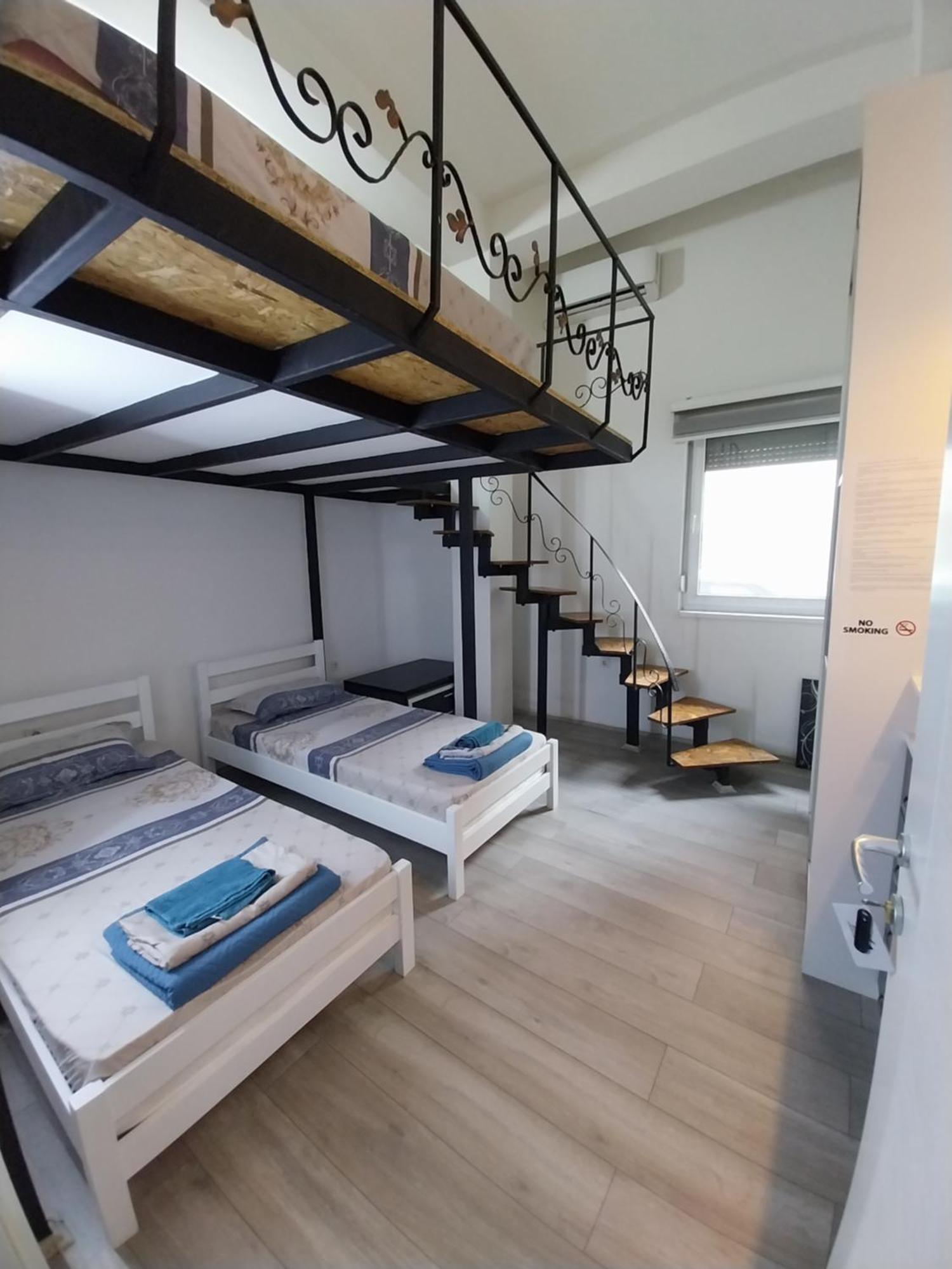 Dm Hostel And Apartments 스코페 외부 사진